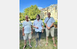 Guy Joyeux et Jean-Luc Nicolas (et l'arbitre)
Festival de bridge de Saintes
7ème au classement général (1er du Comité)