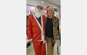 Le Père Noël accompagné de ses lutins nous a rendu visite!