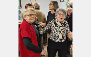 L'équipe divertissement. Marie Vincente a fait une démonstration du cri traditionnel Basque- l' Irrintzina!
Josette a chanté un air d'opéra!