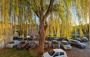 Le parking est accessible par la Rue Montauzier