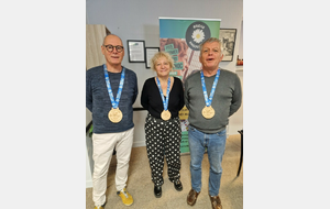 Triplette avec leurs médailles!
Fabrice, Corinne et Alain